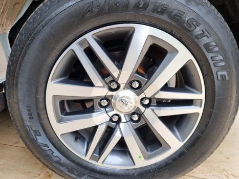 TOYOTA Hilux SW4 2.8 4P SRX 4X4 TURBO DIESEL AUTOMTICO, Foto 6