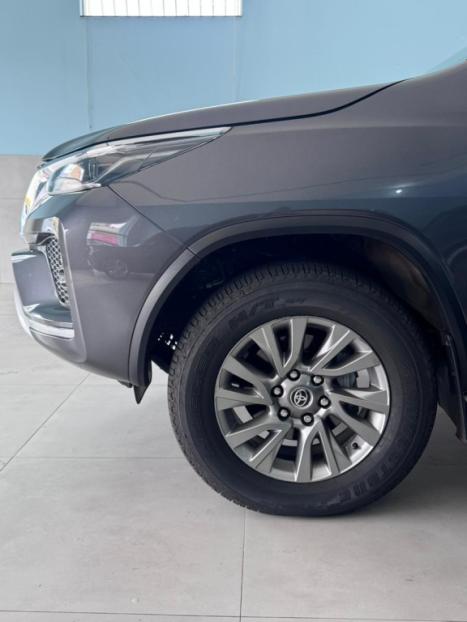 TOYOTA Hilux SW4 2.8 16V 4P SRX 4X4 7 LUGARES TURBO DIESEL AUTOMTICO, Foto 6