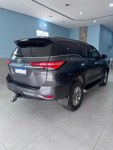 TOYOTA Hilux SW4 2.8 16V 4P SRX 4X4 7 LUGARES TURBO DIESEL AUTOMTICO, Foto 7