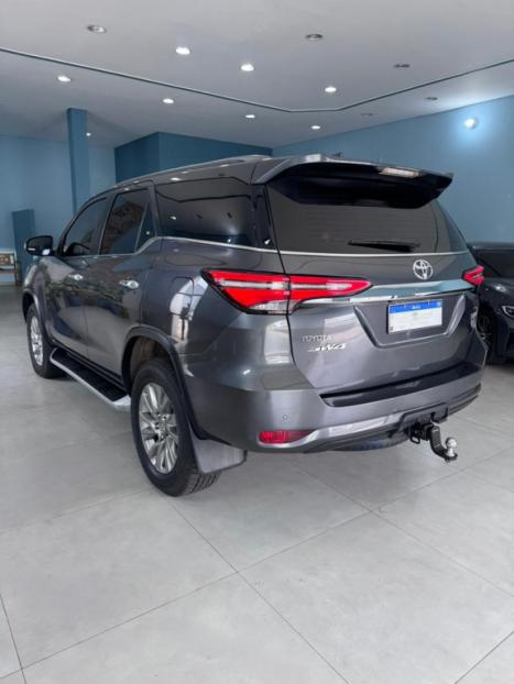 TOYOTA Hilux SW4 2.8 16V 4P SRX 4X4 7 LUGARES TURBO DIESEL AUTOMTICO, Foto 9