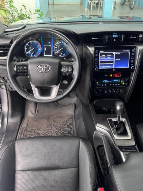 TOYOTA Hilux SW4 2.8 16V 4P SRX 4X4 7 LUGARES TURBO DIESEL AUTOMTICO, Foto 10