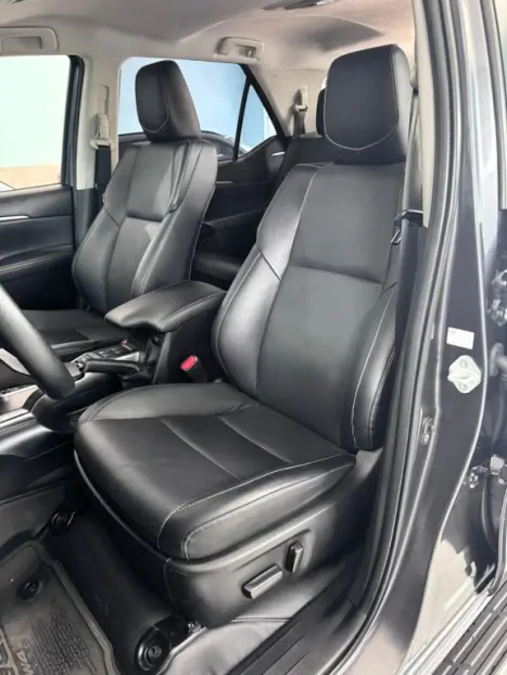 TOYOTA Hilux SW4 2.8 16V 4P SRX 4X4 7 LUGARES TURBO DIESEL AUTOMTICO, Foto 16