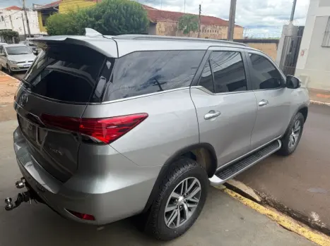 TOYOTA Hilux SW4 2.8 4P SRX 4X4 TURBO DIESEL AUTOM�TICO, Foto 5