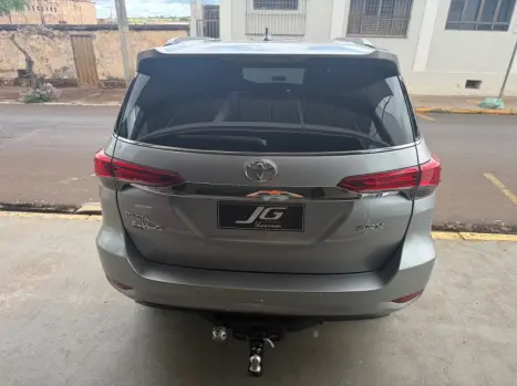 TOYOTA Hilux SW4 2.8 4P SRX 4X4 TURBO DIESEL AUTOM�TICO, Foto 6