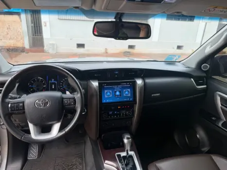 TOYOTA Hilux SW4 2.8 4P SRX 4X4 TURBO DIESEL AUTOM�TICO, Foto 14