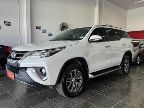 TOYOTA Hilux SW4 2.8 4P SRX 4X4 TURBO DIESEL AUTOM�TICO, Foto 1