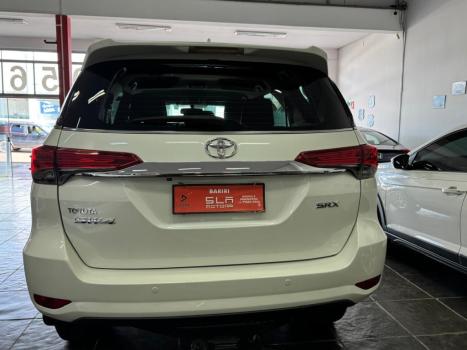 TOYOTA Hilux SW4 2.8 4P SRX 4X4 TURBO DIESEL AUTOM�TICO, Foto 5