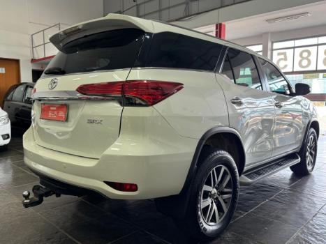 TOYOTA Hilux SW4 2.8 4P SRX 4X4 TURBO DIESEL AUTOM�TICO, Foto 6