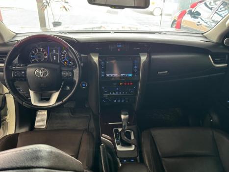 TOYOTA Hilux SW4 2.8 4P SRX 4X4 TURBO DIESEL AUTOM�TICO, Foto 7