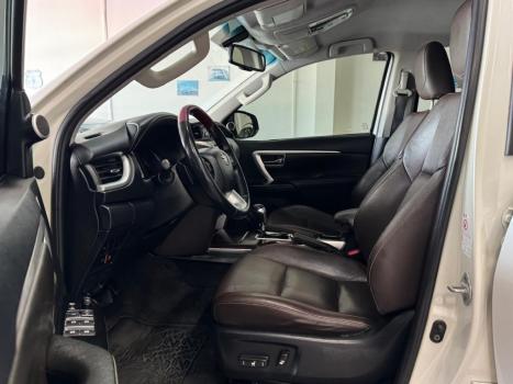 TOYOTA Hilux SW4 2.8 4P SRX 4X4 TURBO DIESEL AUTOM�TICO, Foto 8