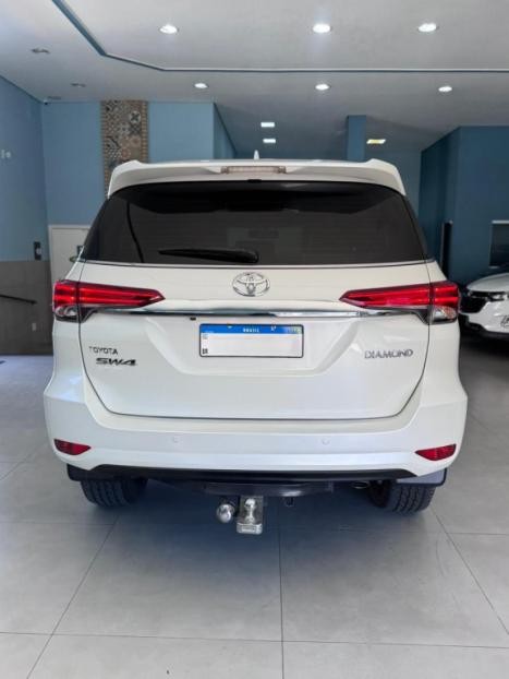 TOYOTA Hilux SW4 2.8 4P SRX 4X4 DIAMOND 7 LUGARES TURBO DIESEL AUTOM�TICO, Foto 8