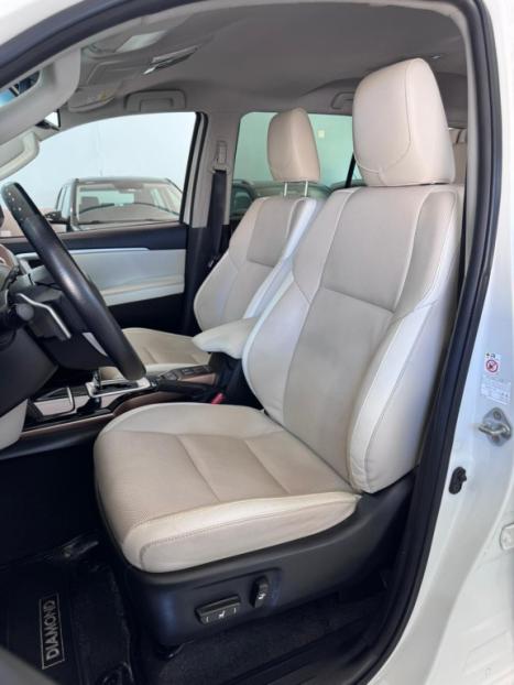 TOYOTA Hilux SW4 2.8 4P SRX 4X4 DIAMOND 7 LUGARES TURBO DIESEL AUTOM�TICO, Foto 16