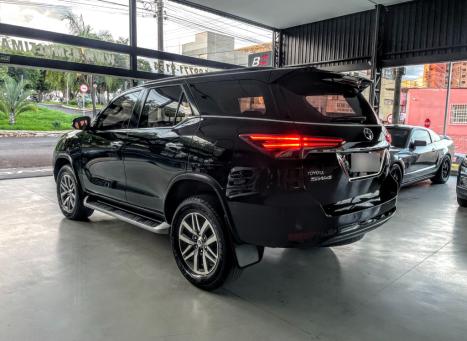 TOYOTA Hilux SW4 2.8 4P SRX 4X4 TURBO DIESEL AUTOM�TICO, Foto 5