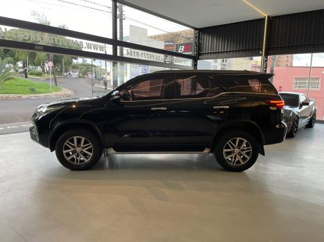 TOYOTA Hilux SW4 2.8 4P SRX 4X4 TURBO DIESEL AUTOM�TICO, Foto 4