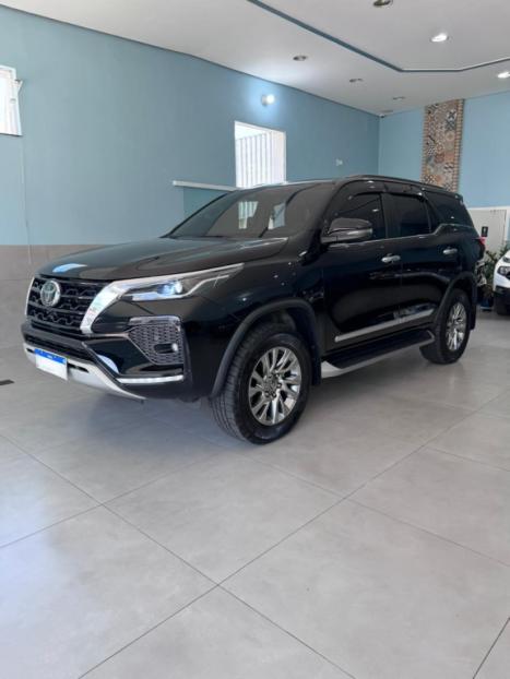 TOYOTA Hilux SW4 2.8 16V 4P SRX 4X4 7 LUGARES TURBO DIESEL AUTOM�TICO, Foto 2