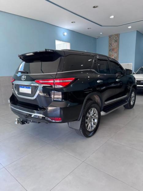 TOYOTA Hilux SW4 2.8 16V 4P SRX 4X4 7 LUGARES TURBO DIESEL AUTOM�TICO, Foto 6