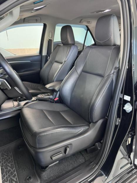 TOYOTA Hilux SW4 2.8 16V 4P SRX 4X4 7 LUGARES TURBO DIESEL AUTOM�TICO, Foto 15