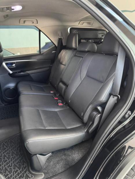 TOYOTA Hilux SW4 2.8 16V 4P SRX 4X4 7 LUGARES TURBO DIESEL AUTOM�TICO, Foto 17