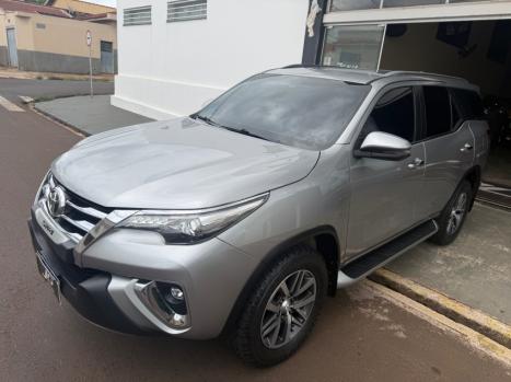 TOYOTA Hilux SW4 2.8 4P SRX 4X4 DIAMOND 7 LUGARES TURBO DIESEL AUTOM�TICO, Foto 1