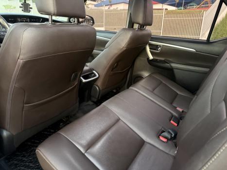 TOYOTA Hilux SW4 2.8 4P SRX 4X4 DIAMOND 7 LUGARES TURBO DIESEL AUTOM�TICO, Foto 8