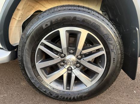 TOYOTA Hilux SW4 2.8 4P SRX 4X4 DIAMOND 7 LUGARES TURBO DIESEL AUTOM�TICO, Foto 16