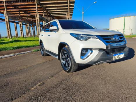 TOYOTA Hilux SW4 2.8 4P SRX 4X4 DIAMOND 7 LUGARES TURBO DIESEL AUTOM�TICO, Foto 2