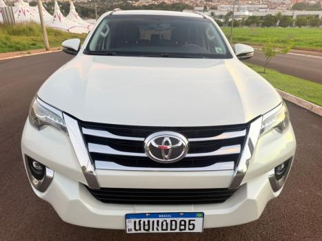 TOYOTA Hilux SW4 2.8 16V 4P SRX 4X4 7 LUGARES TURBO DIESEL AUTOM�TICO, Foto 2
