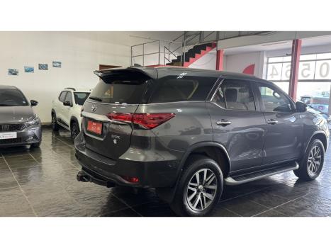 TOYOTA Hilux SW4 2.8 16V 4P SRX 4X4 7 LUGARES TURBO DIESEL AUTOM�TICO, Foto 4