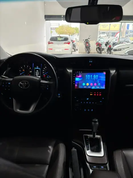 TOYOTA Hilux SW4 2.8 16V 4P SRX 4X4 7 LUGARES TURBO DIESEL AUTOMÁTICO, Foto 6