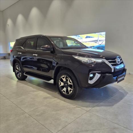 TOYOTA Hilux SW4 2.8 4P SRX 4X4 DIAMOND 7 LUGARES TURBO DIESEL AUTOM�TICO, Foto 1