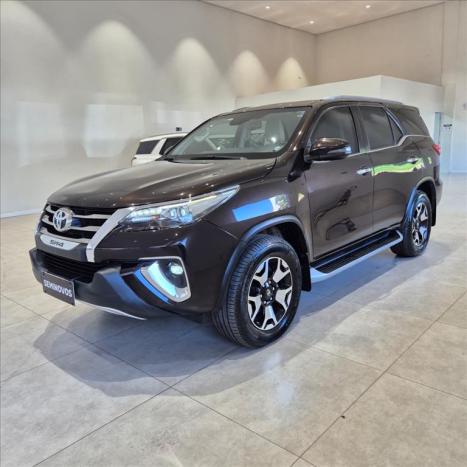 TOYOTA Hilux SW4 2.8 4P SRX 4X4 DIAMOND 7 LUGARES TURBO DIESEL AUTOM�TICO, Foto 3
