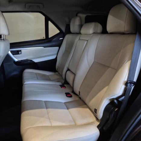 TOYOTA Hilux SW4 2.8 4P SRX 4X4 DIAMOND 7 LUGARES TURBO DIESEL AUTOM�TICO, Foto 17