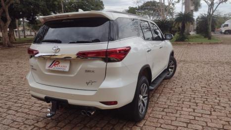TOYOTA Hilux SW4 2.8 16V 4P SRX 4X4 7 LUGARES TURBO DIESEL AUTOMÁTICO, Foto 3