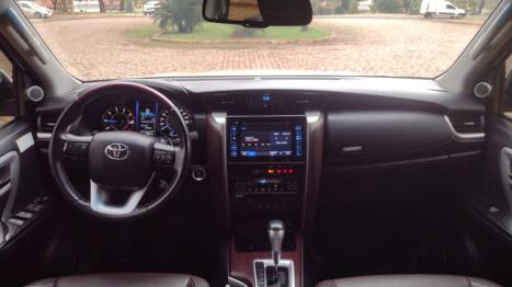 TOYOTA Hilux SW4 2.8 16V 4P SRX 4X4 7 LUGARES TURBO DIESEL AUTOMÁTICO, Foto 8
