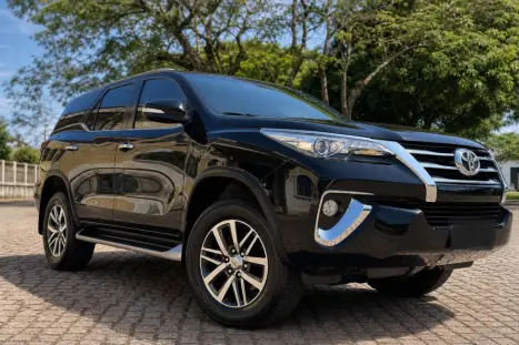 TOYOTA Hilux SW4 2.8 4P SRX 4X4 TURBO DIESEL AUTOMÁTICO, Foto 1