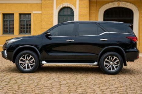 TOYOTA Hilux SW4 2.8 4P SRX 4X4 TURBO DIESEL AUTOMÁTICO, Foto 3