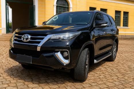 TOYOTA Hilux SW4 2.8 4P SRX 4X4 TURBO DIESEL AUTOMÁTICO, Foto 5
