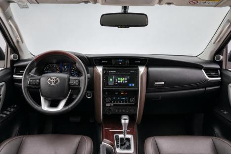 TOYOTA Hilux SW4 2.8 4P SRX 4X4 TURBO DIESEL AUTOMÁTICO, Foto 7