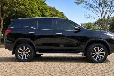 TOYOTA Hilux SW4 2.8 4P SRX 4X4 TURBO DIESEL AUTOMÁTICO, Foto 10