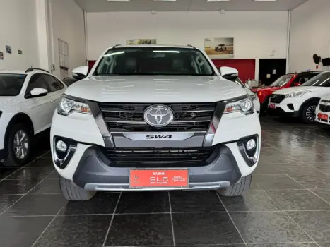 TOYOTA Hilux SW4 2.8 4P SRX 4X4 TURBO DIESEL AUTOMÁTICO, Foto 3