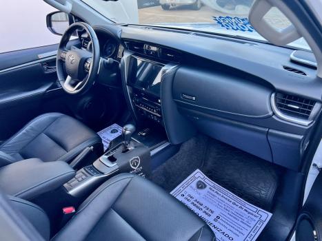 TOYOTA Hilux SW4 2.8 16V 4P SRX PLATINUM 4X4 7 LUGARES TURBO DIESEL AUTOMÁTICO, Foto 17