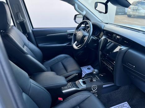 TOYOTA Hilux SW4 2.8 16V 4P SRX PLATINUM 4X4 7 LUGARES TURBO DIESEL AUTOMÁTICO, Foto 18