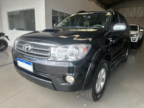 TOYOTA Hilux SW4 3.0 16V 4P SRV 4X4 7 LUGARES TURBO DIESEL AUTOM�TICO, Foto 2