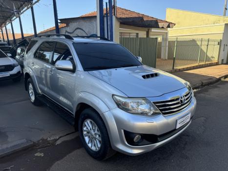 TOYOTA Hilux SW4 3.0 16V 4P SRV 4X4 7 LUGARES TURBO DIESEL AUTOMÁTICO, Foto 1 TOYOTA Hilux SW4 3.0 16V 4P SRV 4X4 7 LUGARES TURBO DIESEL AUTOMÁTICO, Foto 1