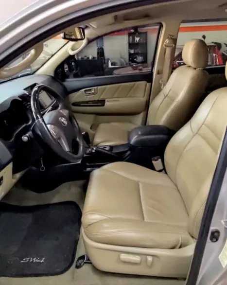 TOYOTA Hilux SW4 3.0 16V 4P SRV 4X4 7 LUGARES TURBO DIESEL AUTOMTICO, Foto 9