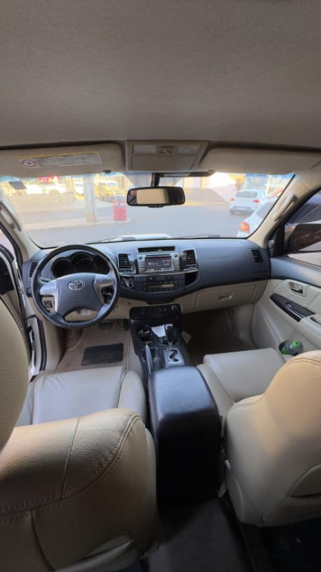 TOYOTA Hilux SW4 3.0 16V 4P 4X4 SRV TURBO DIESEL, Foto 9