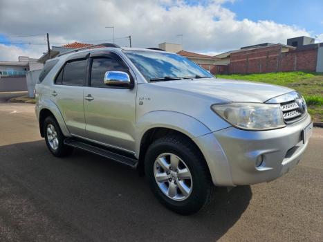 TOYOTA Hilux SW4 4.0 V6 24V 4P SRV 7LUGARES 4X4 AUTOM�TICO, Foto 1
