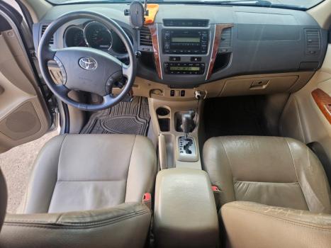 TOYOTA Hilux SW4 4.0 V6 24V 4P SRV 7LUGARES 4X4 AUTOM�TICO, Foto 2