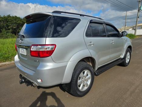 TOYOTA Hilux SW4 4.0 V6 24V 4P SRV 7LUGARES 4X4 AUTOM�TICO, Foto 4