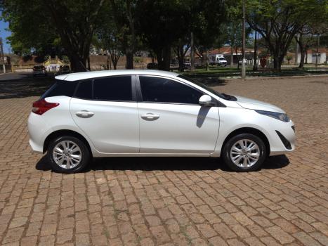 TOYOTA Yaris Hatch 1.3 16V 4P FLEX XL MULTIDRIVE AUTOMTICO CVT, Foto 6